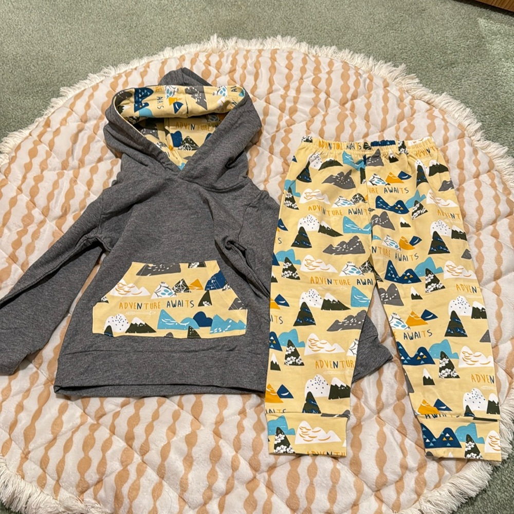 NWOT Boys adventure full outfit